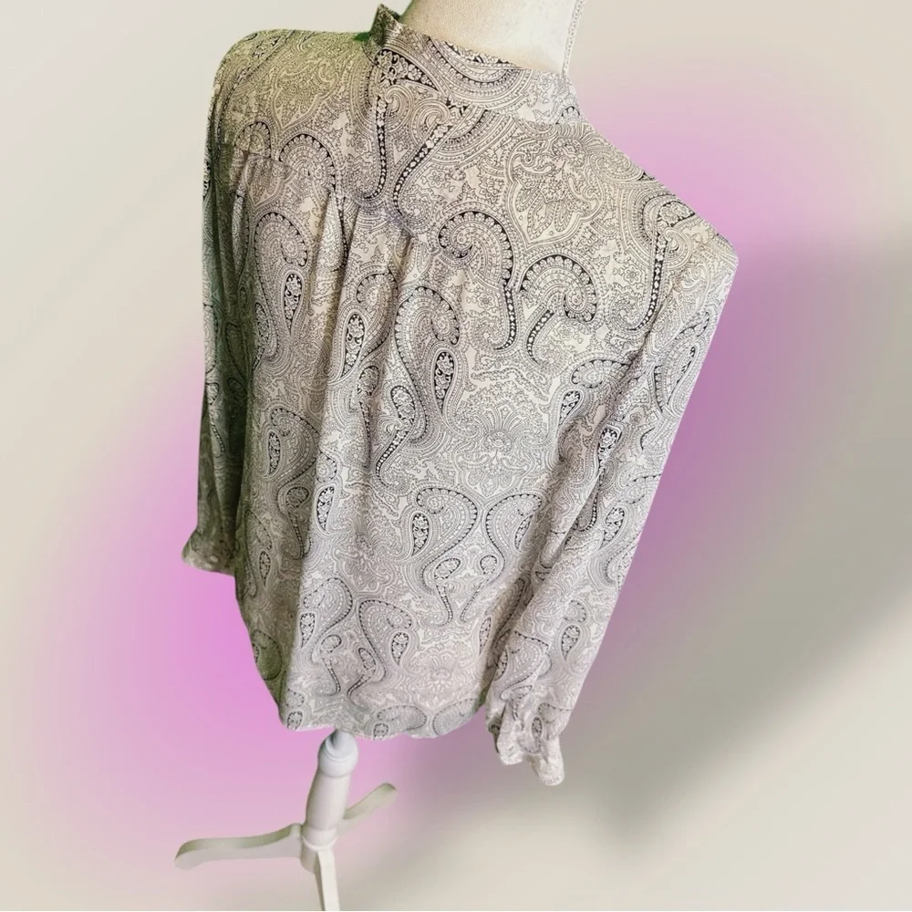 J. Crew 100% Silk ‘Faded Paisley Flouncette Blouse’ in White & Black Size 6